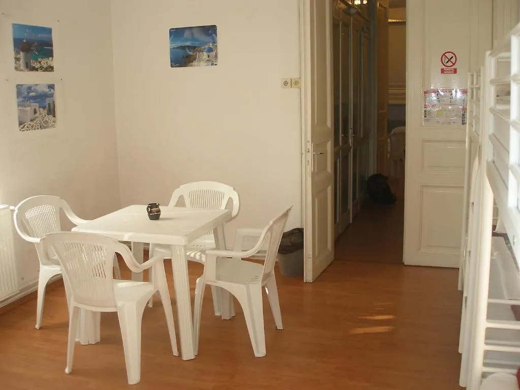 Kretan Hostel Bucarest Rumanía