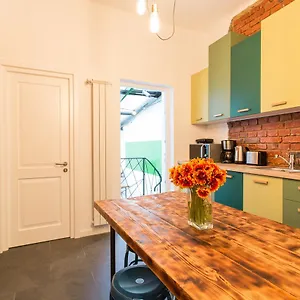 Hostal First, Bucarest