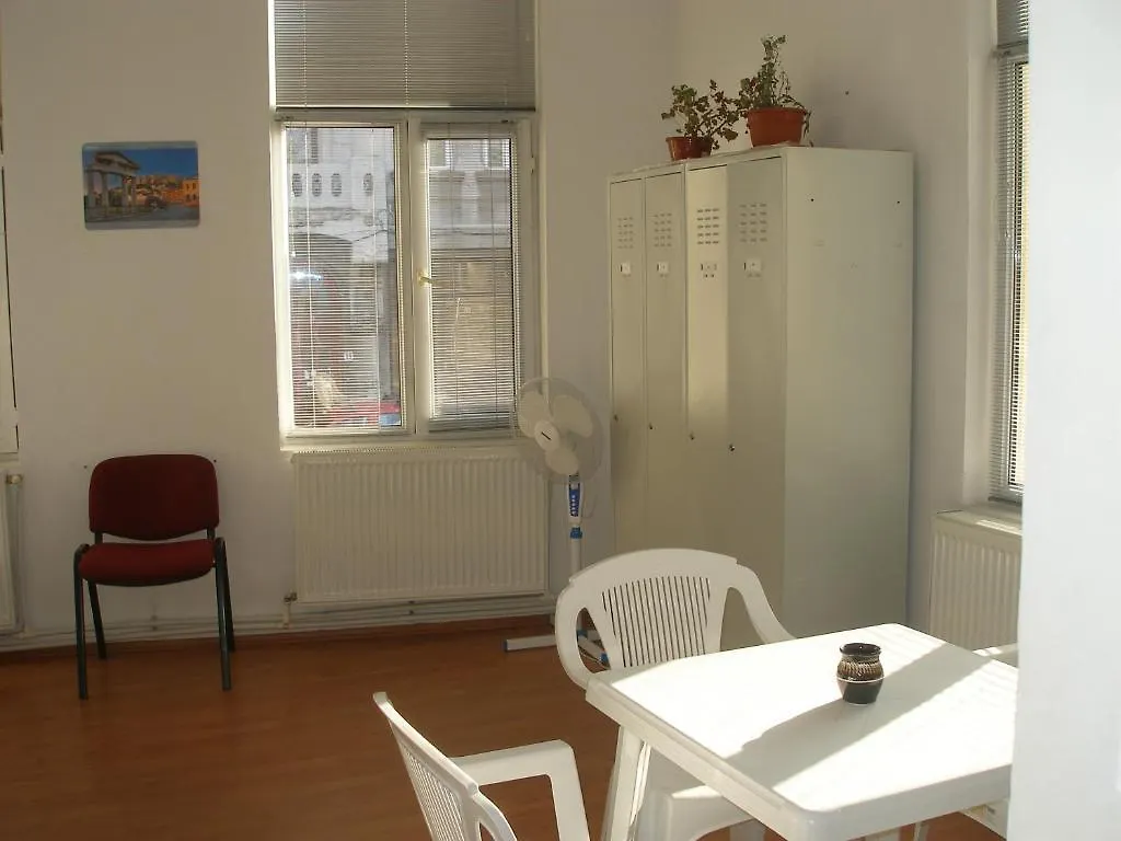 Kretan Hostel بوخارست 0*,